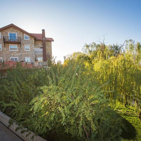 Le Palais Des Cerisiers Hotel Азру Екстериор снимка