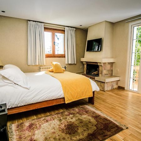 Le Palais Des Cerisiers Hotel Азру Екстериор снимка