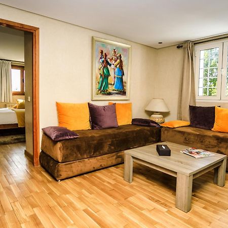Le Palais Des Cerisiers Hotel Азру Екстериор снимка
