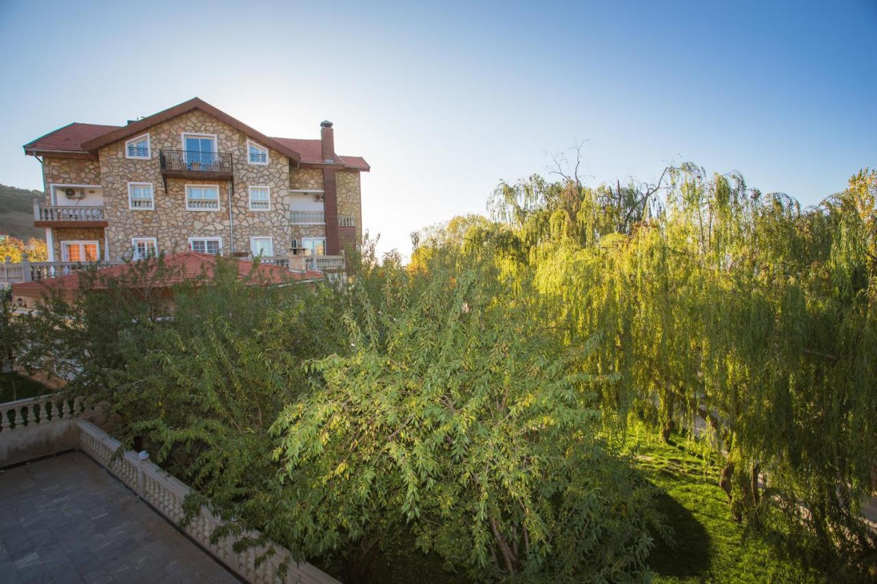 Le Palais Des Cerisiers Hotel Азру Екстериор снимка