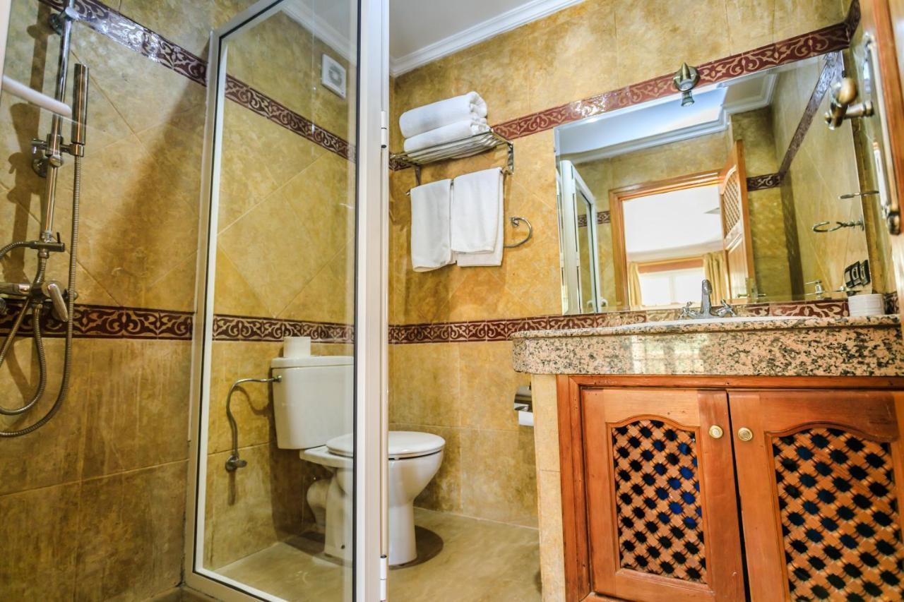 Le Palais Des Cerisiers Hotel Азру Екстериор снимка