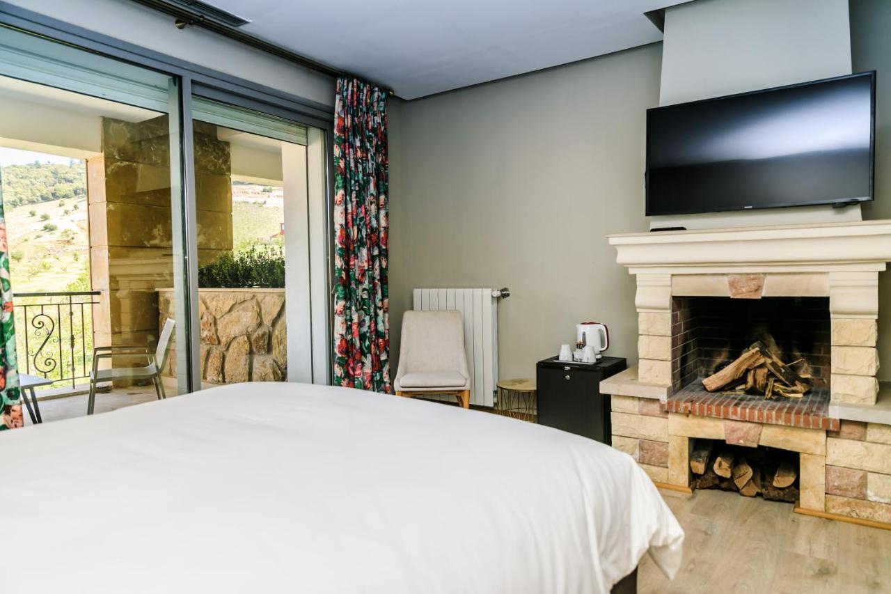 Le Palais Des Cerisiers Hotel Азру Екстериор снимка