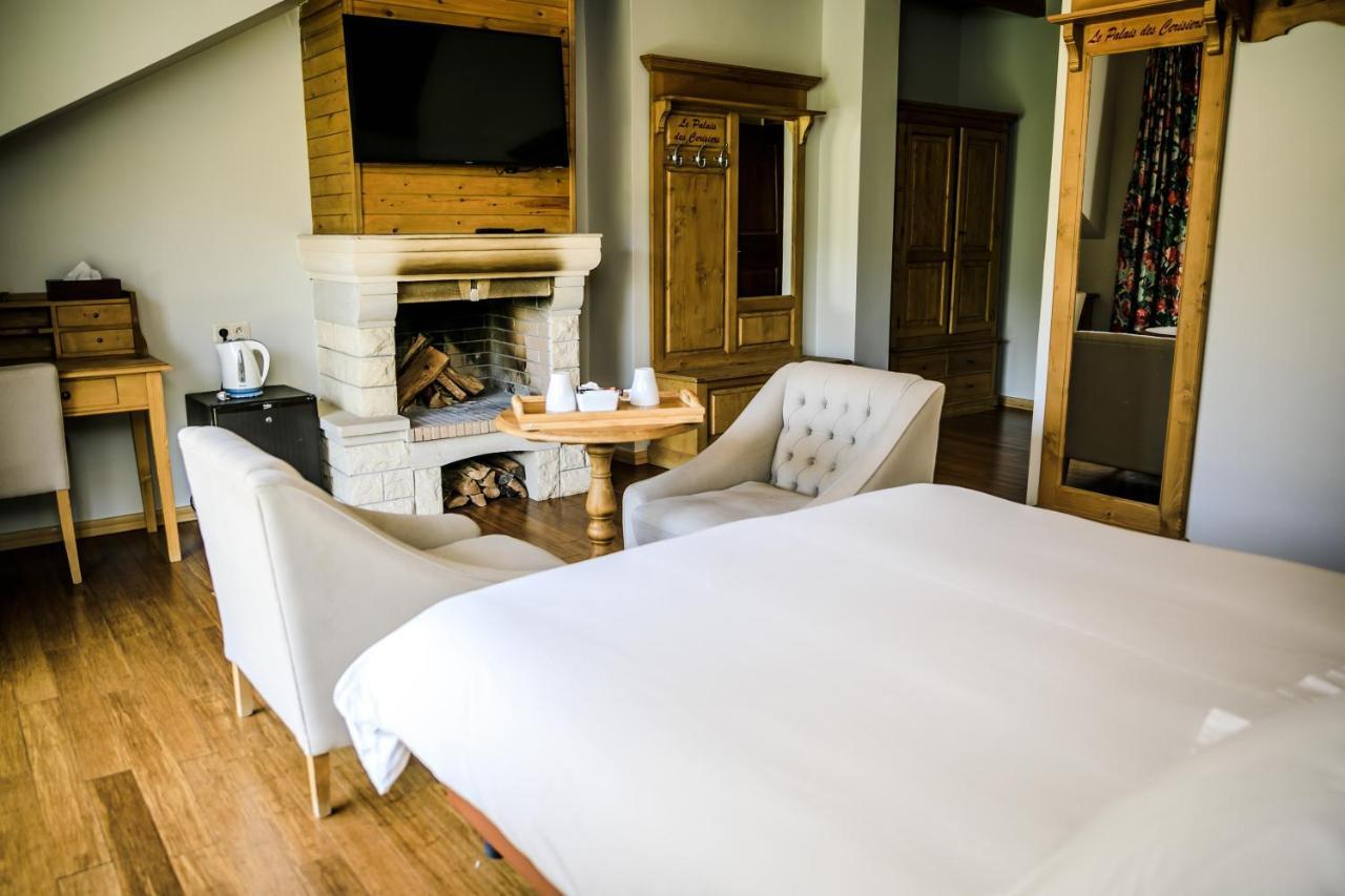 Le Palais Des Cerisiers Hotel Азру Екстериор снимка
