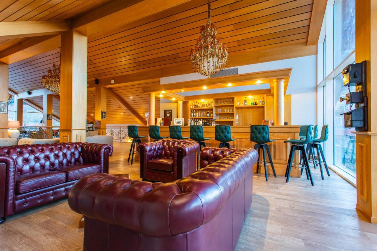 Le Palais Des Cerisiers Hotel Азру Екстериор снимка