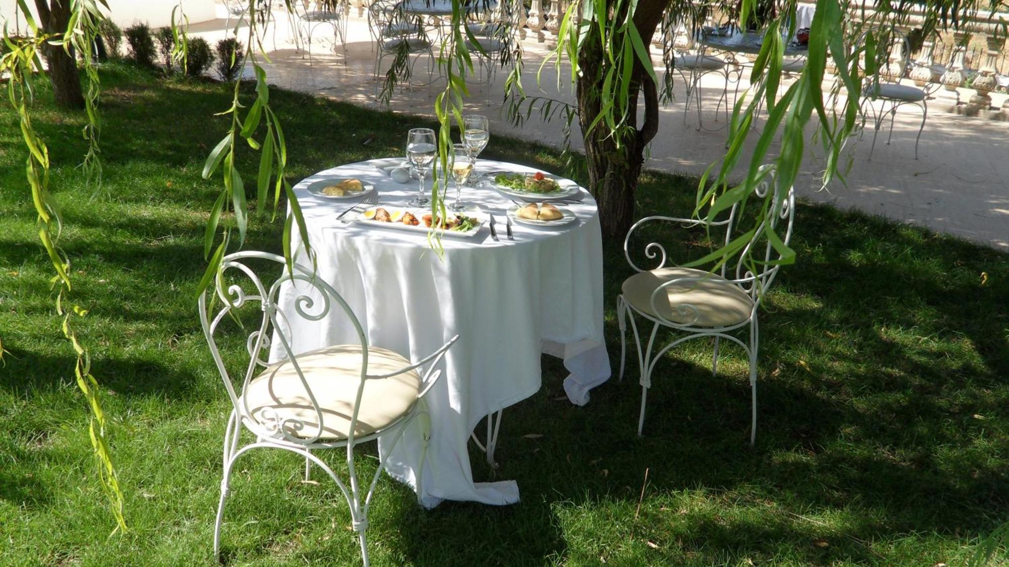 Le Palais Des Cerisiers Hotel Азру Екстериор снимка