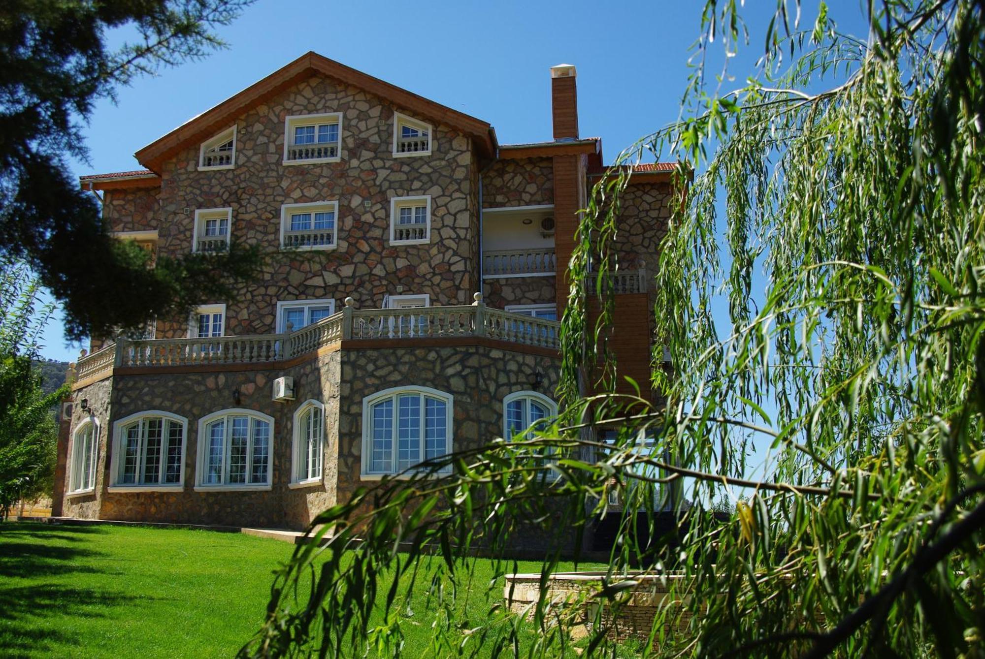 Le Palais Des Cerisiers Hotel Азру Екстериор снимка