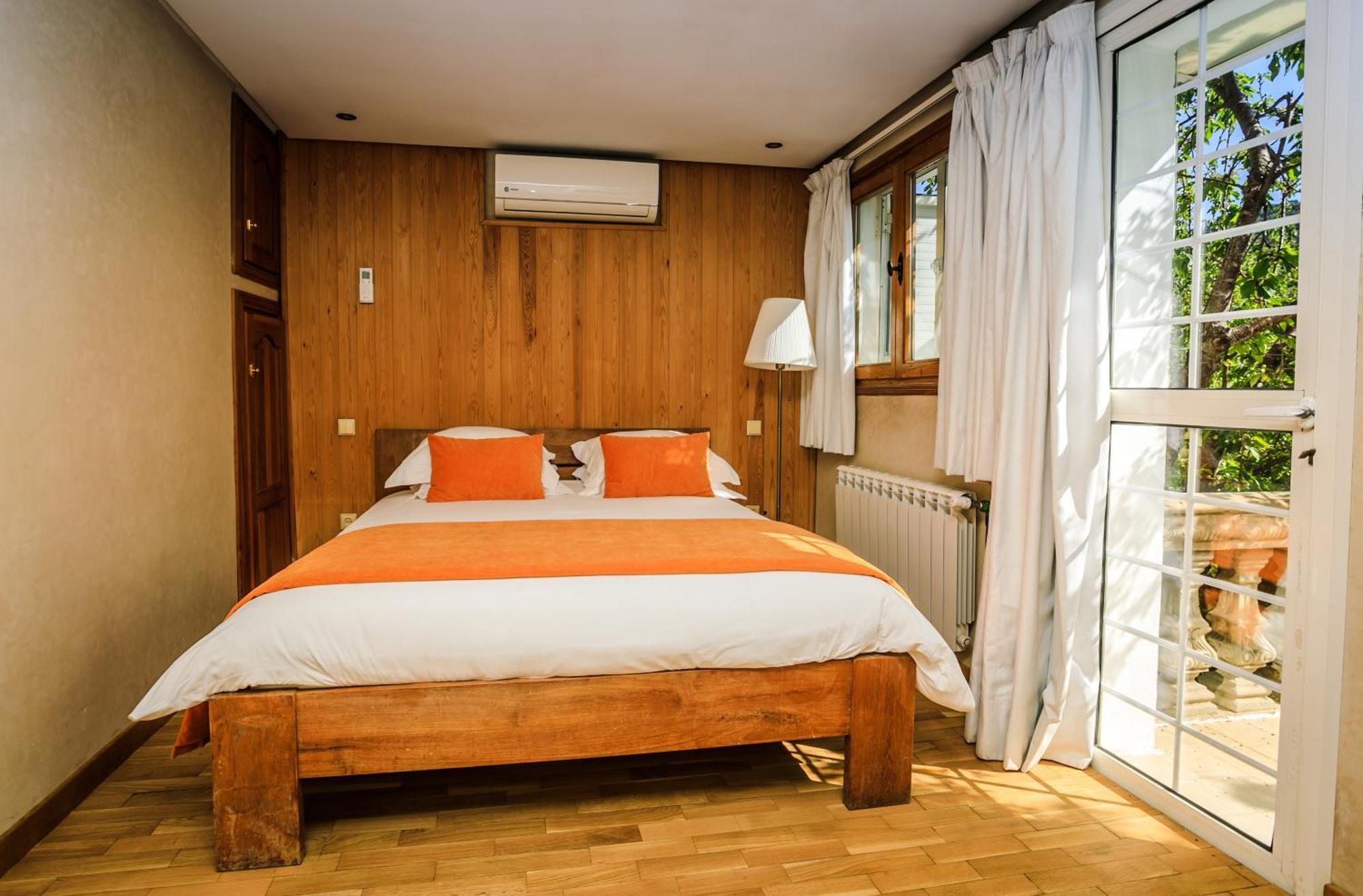 Le Palais Des Cerisiers Hotel Азру Екстериор снимка