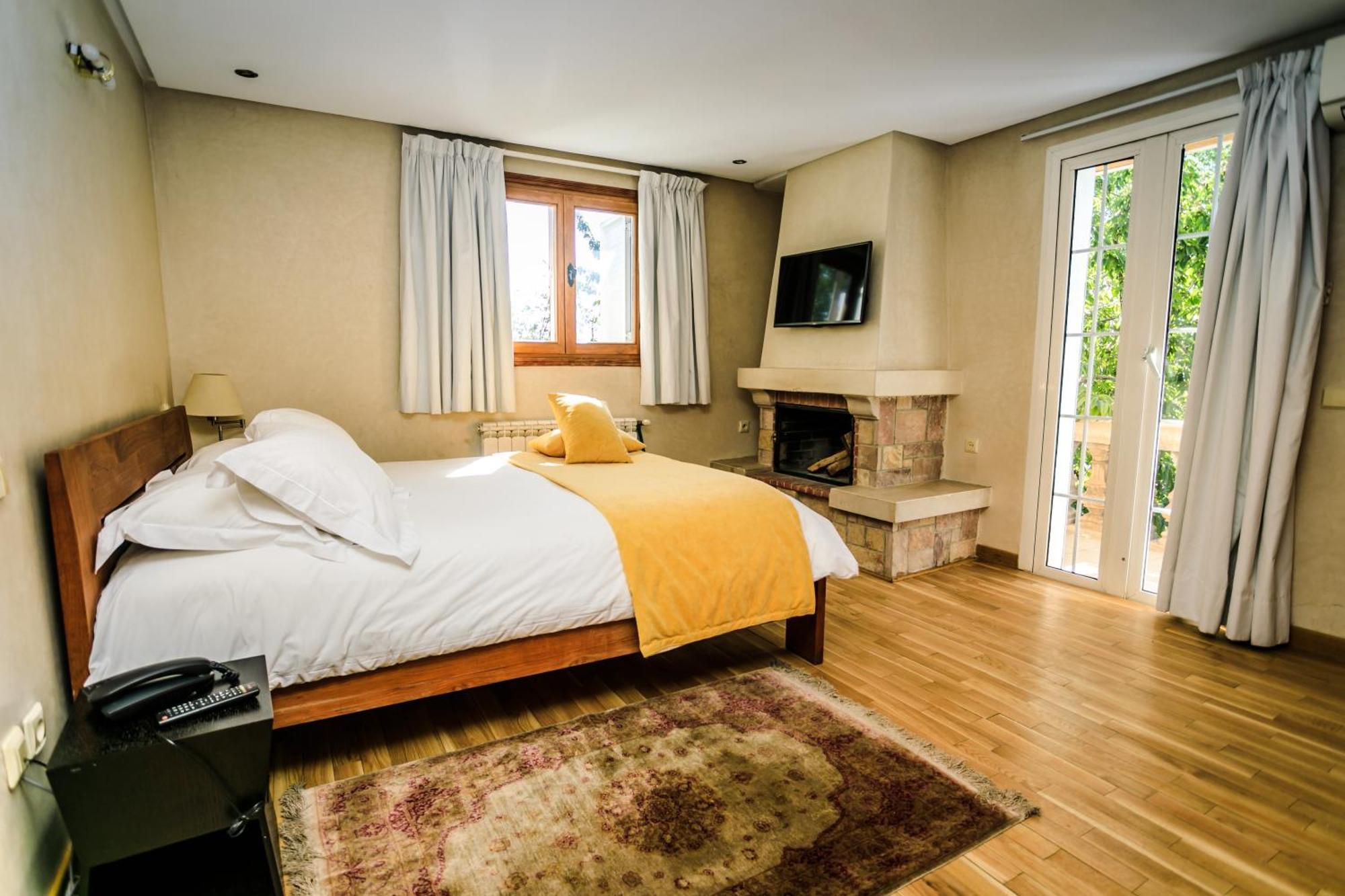 Le Palais Des Cerisiers Hotel Азру Екстериор снимка