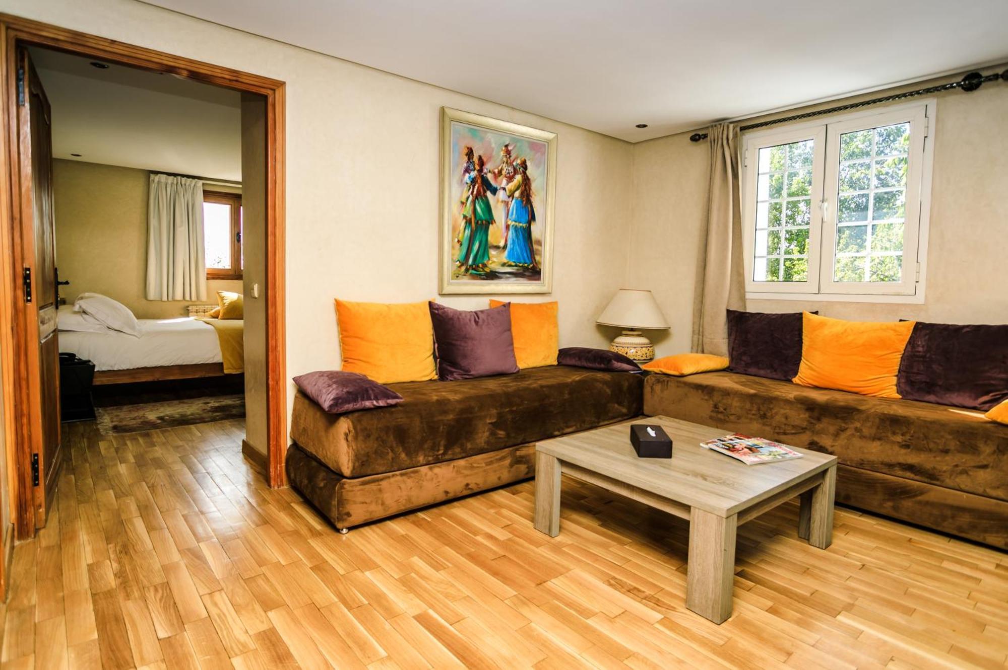 Le Palais Des Cerisiers Hotel Азру Екстериор снимка