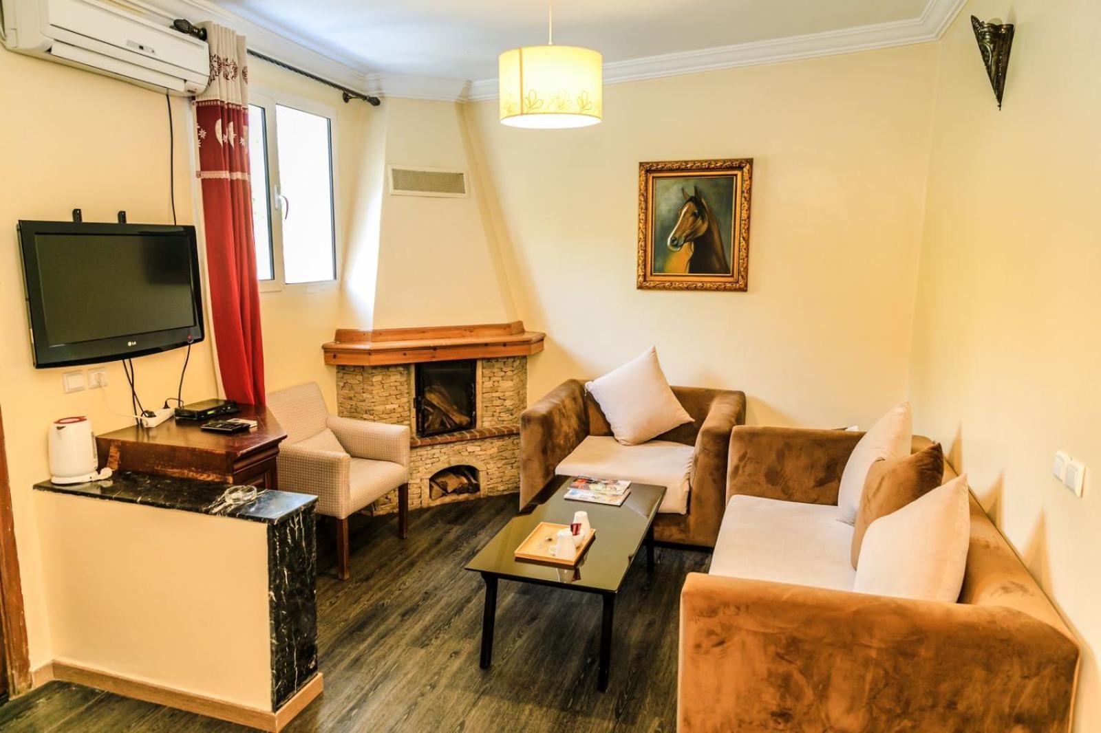 Le Palais Des Cerisiers Hotel Азру Екстериор снимка