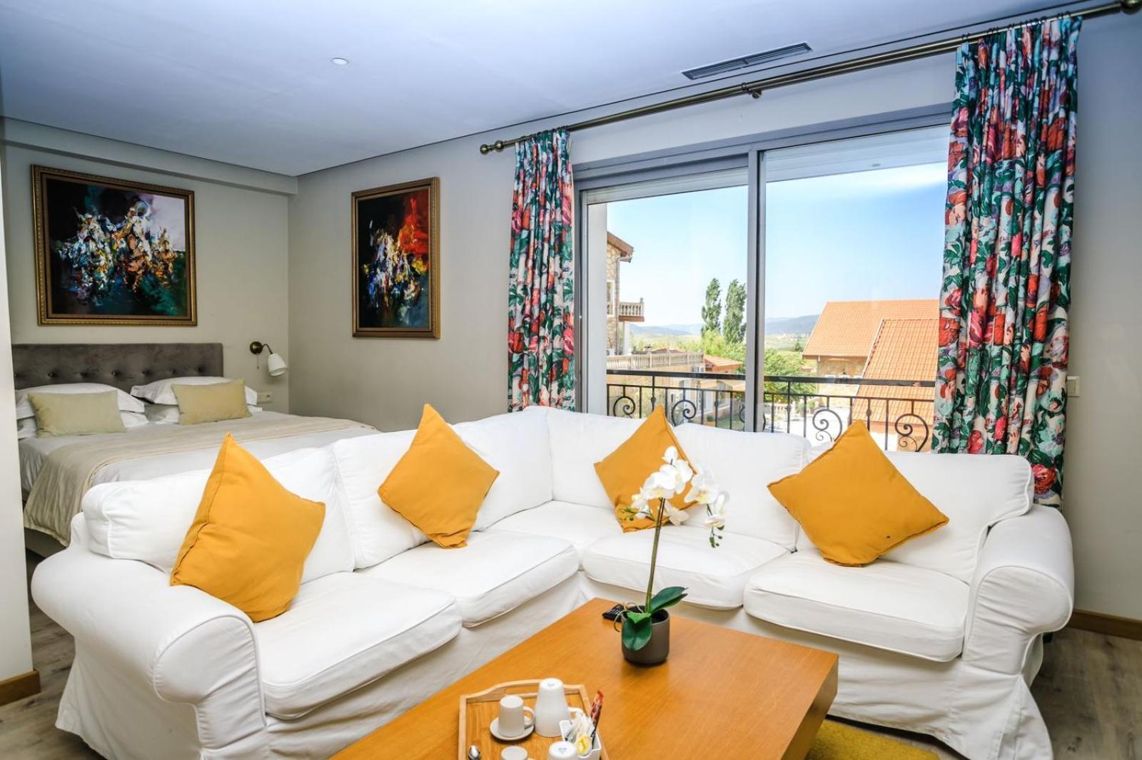 Le Palais Des Cerisiers Hotel Азру Екстериор снимка