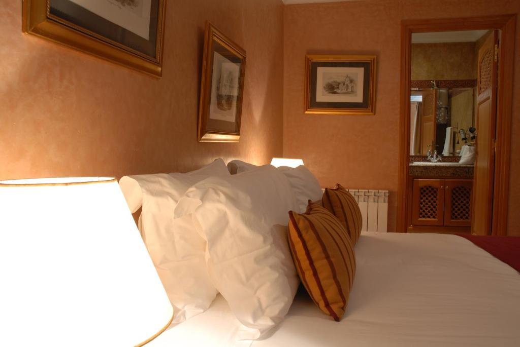 Le Palais Des Cerisiers Hotel Азру Стая снимка