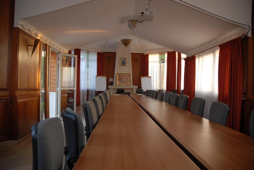 Le Palais Des Cerisiers Hotel Азру Екстериор снимка