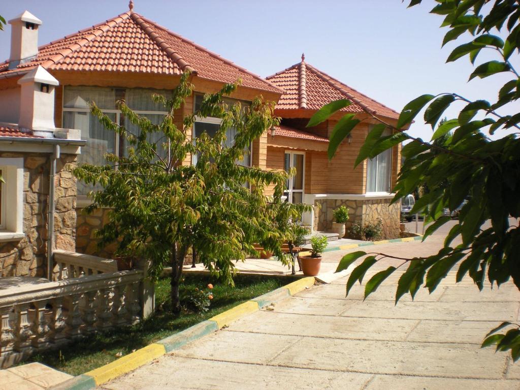 Le Palais Des Cerisiers Hotel Азру Екстериор снимка