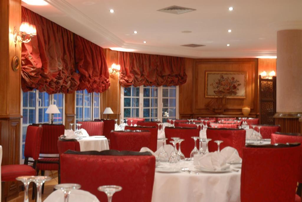Le Palais Des Cerisiers Hotel Азру Екстериор снимка